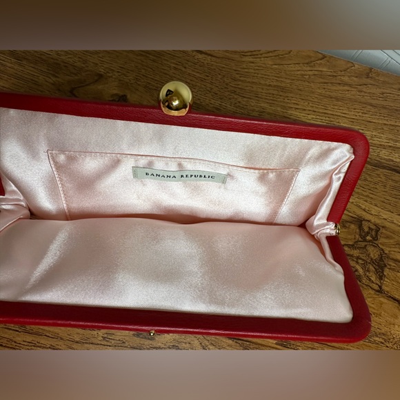 Banana republic clutch pink with roses like new - Picture 2 of 6